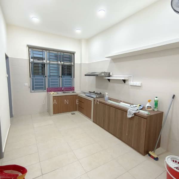Rumah Teres 2 Tingkat untuk Dijual di Taman Mount Austin (Tebrau) - Jane Ngoi - Kitchen - PropertyGuru.com.my