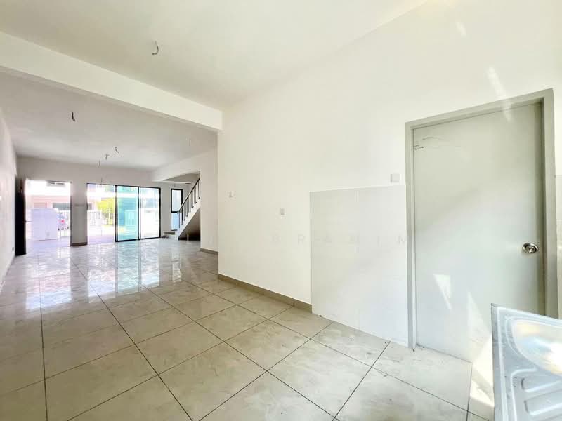 Rumah Teres 2 Tingkat untuk Dijual di Semenyih (Selangor) - Azli Ibrahim - Living Room - PropertyGuru.com.my