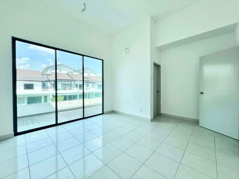 Rumah Teres 2 Tingkat untuk Dijual di Semenyih (Selangor) - Azli Ibrahim - Living Room - PropertyGuru.com.my