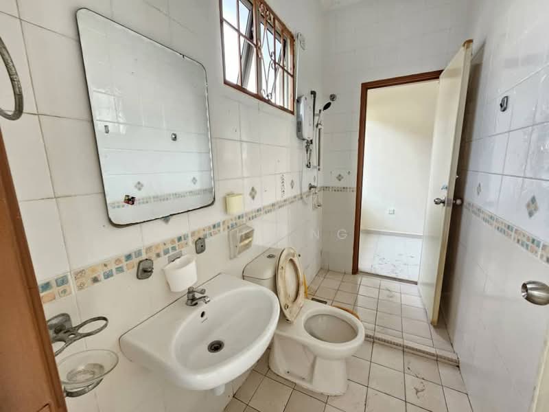2-storey Terraced House for Sale in Taman Seri Taming (Cheras) - Echo Ng - Bathroom - PropertyGuru.com.my