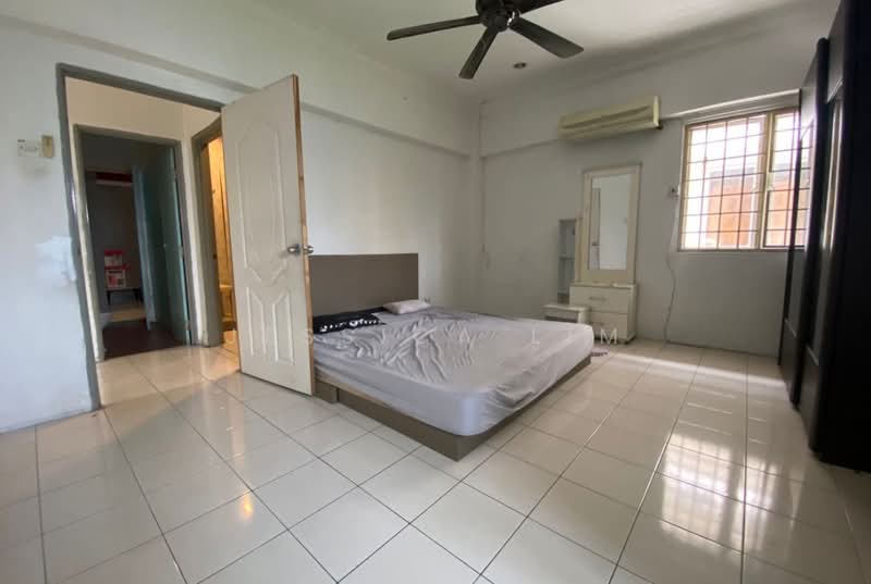 Apartment for Sale at Vista Saujana - Jessica Lim - Bedroom - PropertyGuru.com.my