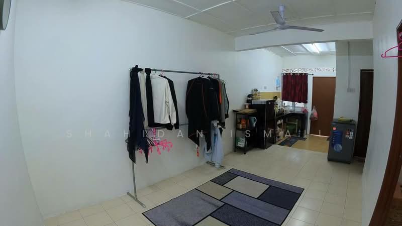 1-storey Terraced House for Sale in Taman Langat Utama (Tanjong Duabelas) - Shahidan Ismail - Kitchen - PropertyGuru.com.my