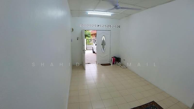 1-storey Terraced House for Sale in Taman Langat Utama (Tanjong Duabelas) - Shahidan Ismail - Entrance - PropertyGuru.com.my