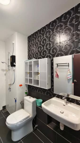 Servis Apartment untuk Disewa di Wave @ Marina Cove - Mavis Hew - Bathroom - PropertyGuru.com.my