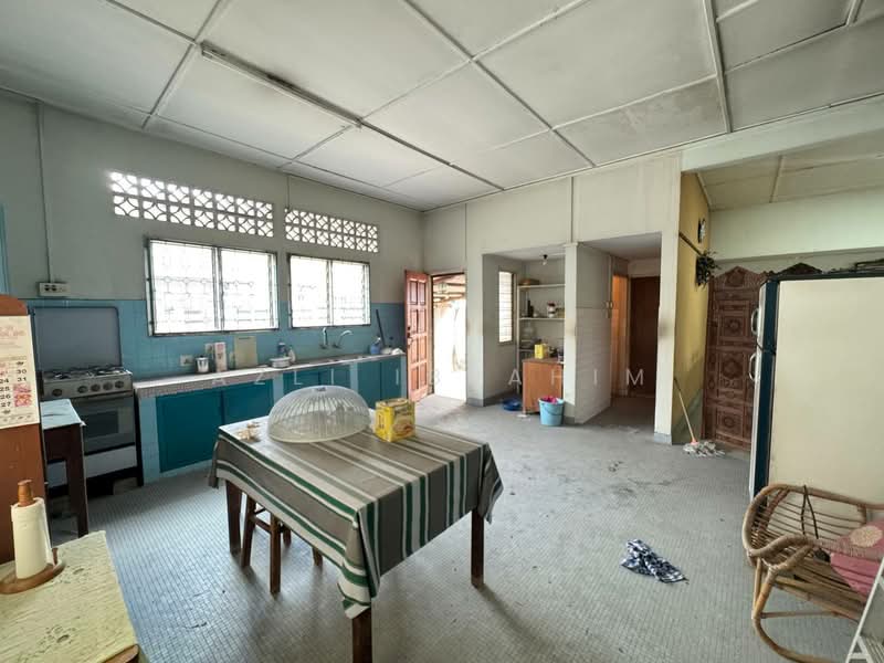 Bungalow for Sale in Kampung Puah (Setapak) - Azli Ibrahim - Kitchen - PropertyGuru.com.my