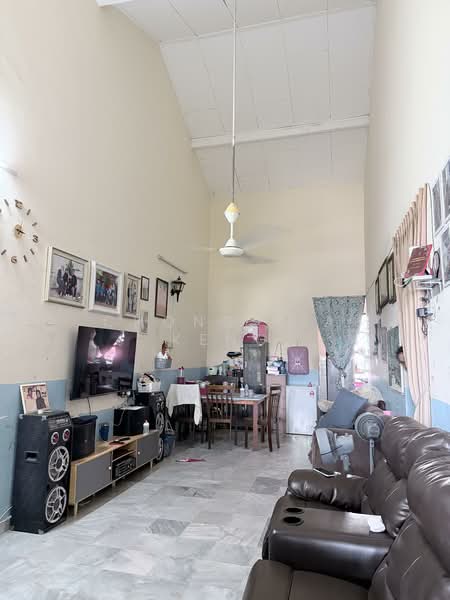 1-storey Terraced House for Sale in Taman Daya (Johor Bahru) - Chong Kia Keng - Living / Dining - PropertyGuru.com.my