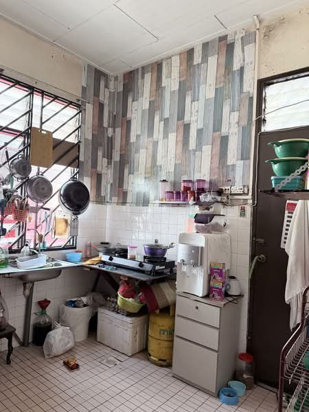 1-storey Terraced House for Sale in Taman Daya (Johor Bahru) - Chong Kia Keng - Kitchen - PropertyGuru.com.my