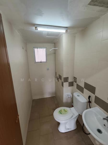 Apartment for Sale at Pangsapuri Seri Mutiara - Marcus Low - Bathroom - PropertyGuru.com.my