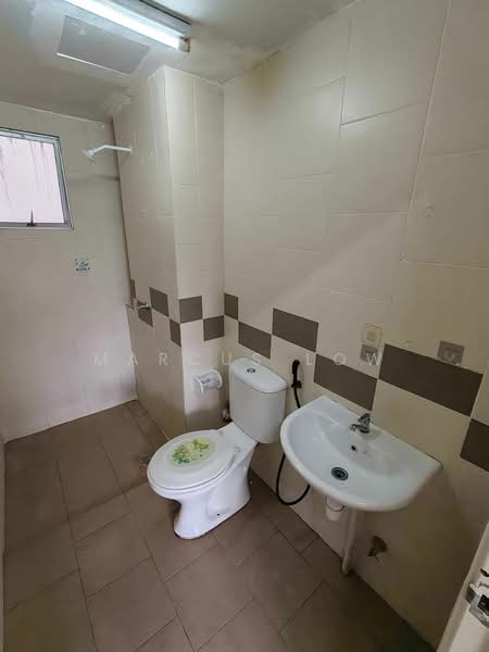 Apartment for Sale at Pangsapuri Seri Mutiara - Marcus Low - Bathroom - PropertyGuru.com.my