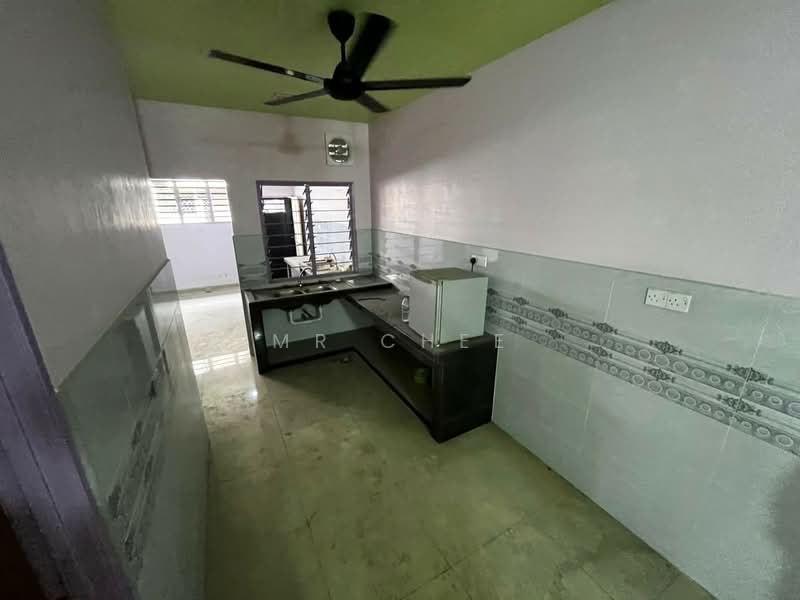 Rumah Teres 2 Tingkat untuk Dijual di Taman Seri Dermawan (Ipoh) - Mr Chee - Kitchen - PropertyGuru.com.my