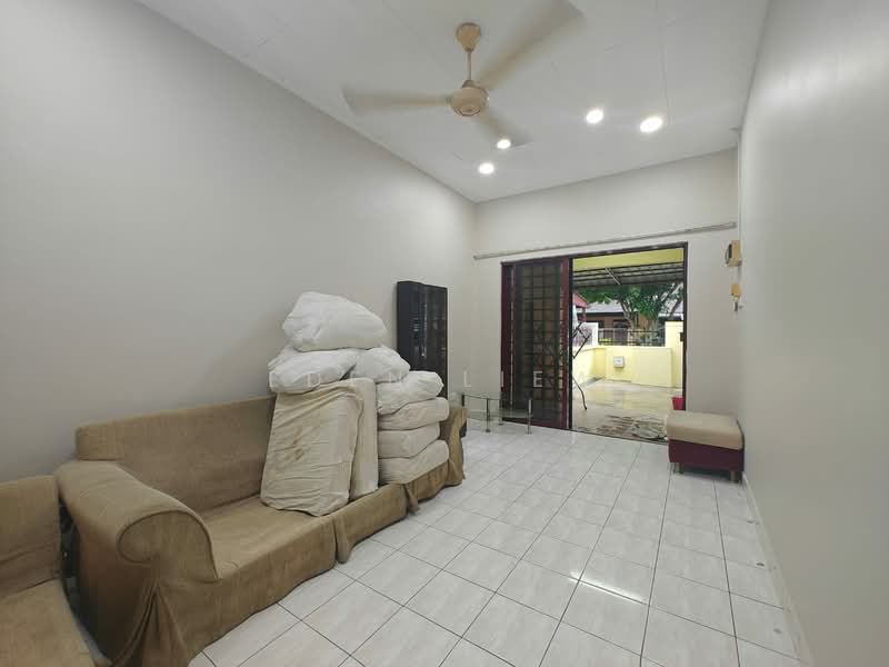 Rumah Teres 1 Tingkat untuk Disewa di Bandar Baru Permas Jaya (Permas Jaya) - Eden Liew - Living Room - PropertyGuru.com.my