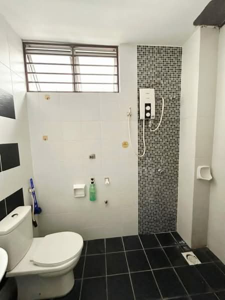 2-storey Terraced House for Sale in Taman Pelangi Semenyih 2 (Semenyih) - Celestine Ting - Bathroom - PropertyGuru.com.my