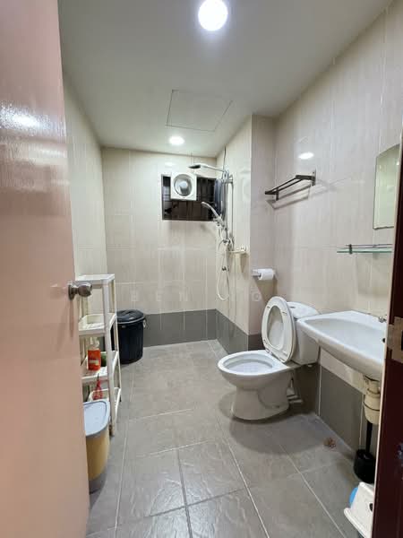 Condominium for Sale at Vista Komanwel A - Ben Ng - Bathroom - PropertyGuru.com.my