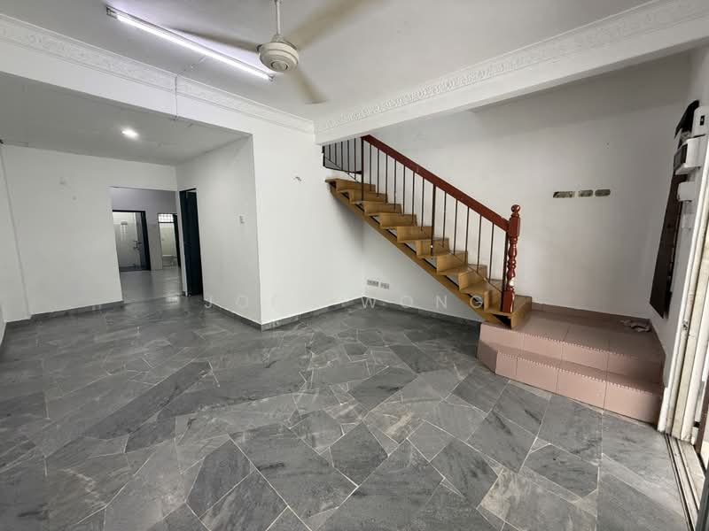 2-storey Terraced House for Rent in BANDAR PUCHONG JAYA (Puchong) - Joey Wong - Living Room - PropertyGuru.com.my