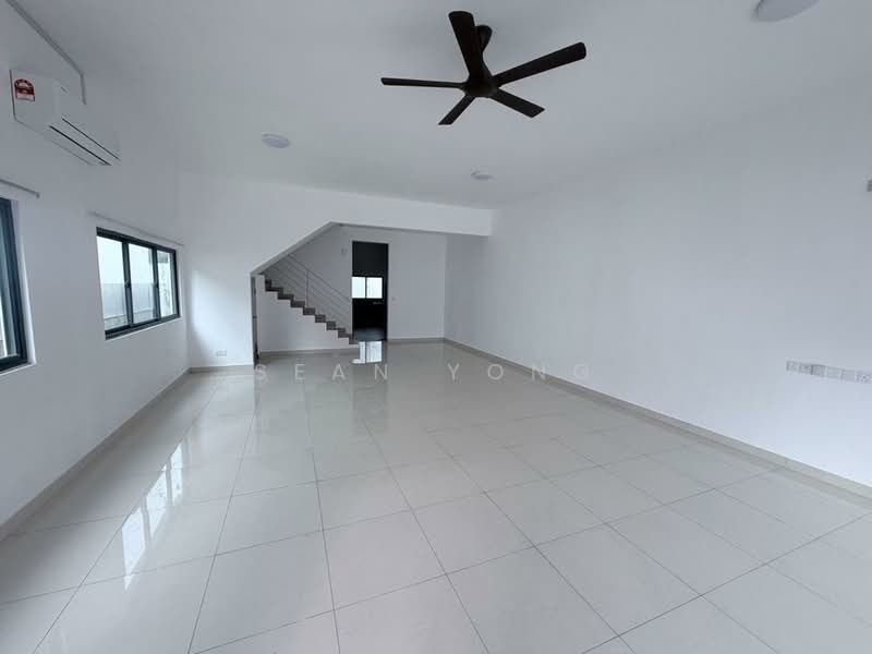 Rumah Teres 3 Tingkat untuk Disewa di Selayang (Selangor) - Sean Yong - Living Room - PropertyGuru.com.my