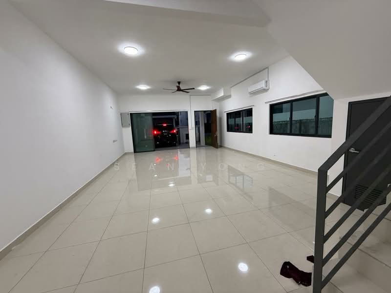 Rumah Teres 3 Tingkat untuk Disewa di Selayang (Selangor) - Sean Yong - Living Room - PropertyGuru.com.my