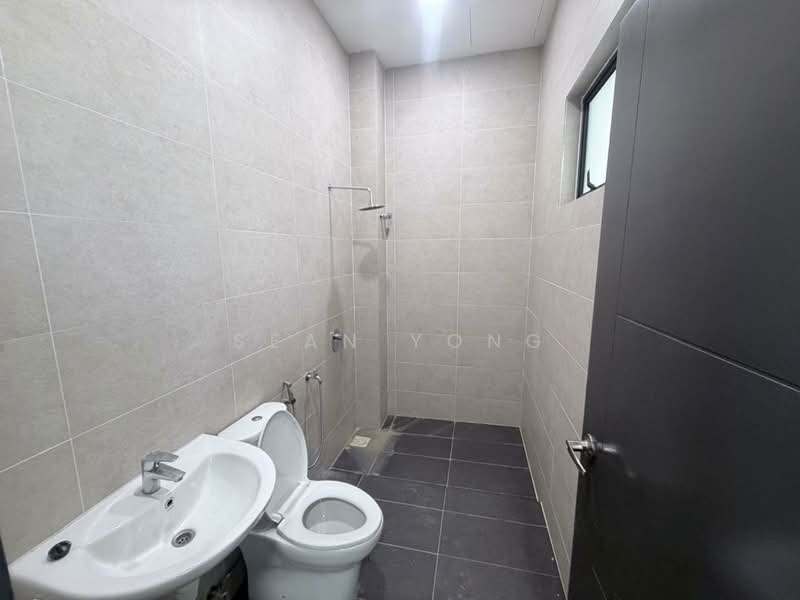 Rumah Teres 3 Tingkat untuk Disewa di Selayang (Selangor) - Sean Yong - Bathroom - PropertyGuru.com.my