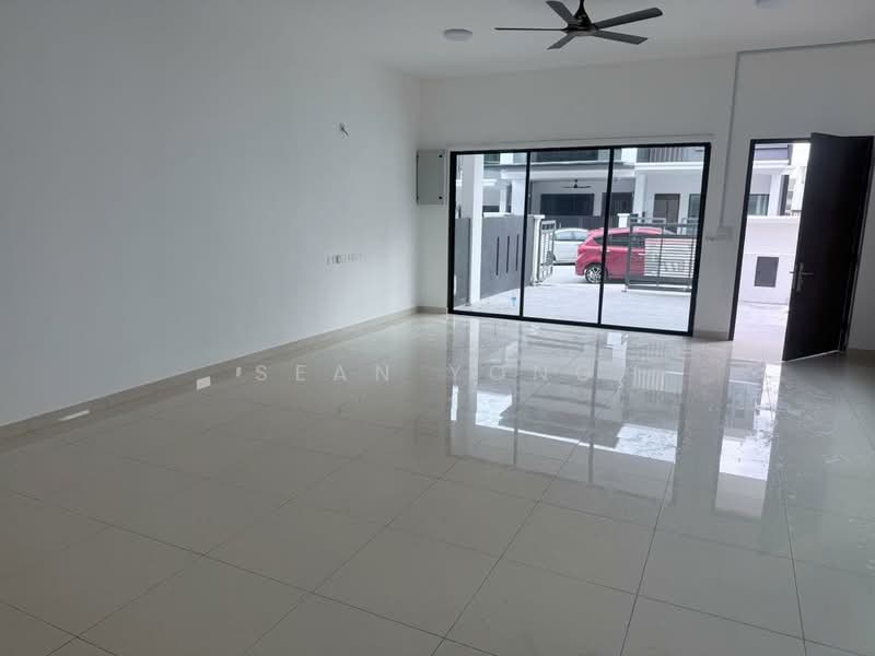 Rumah Teres 3 Tingkat untuk Disewa di Selayang (Selangor) - Sean Yong - Living Room - PropertyGuru.com.my