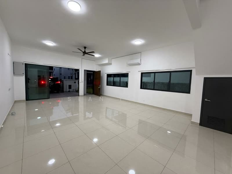 Rumah Teres 3 Tingkat untuk Disewa di Selayang (Selangor) - Sean Yong - Living Room - PropertyGuru.com.my