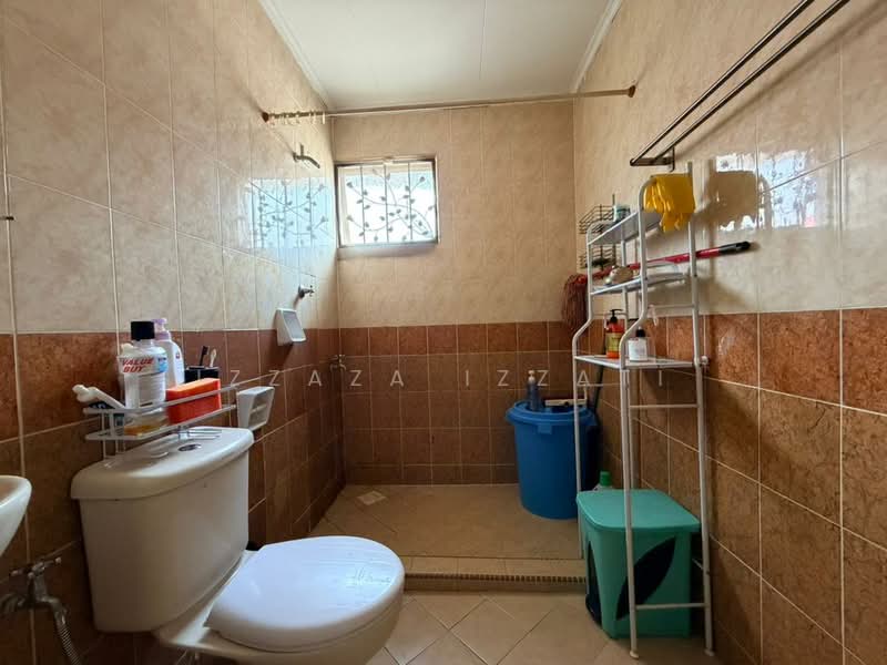 2-storey Terraced House for Sale in Bukit Jelutong (Shah Alam) - Izzaza Izzati - Bathroom - PropertyGuru.com.my