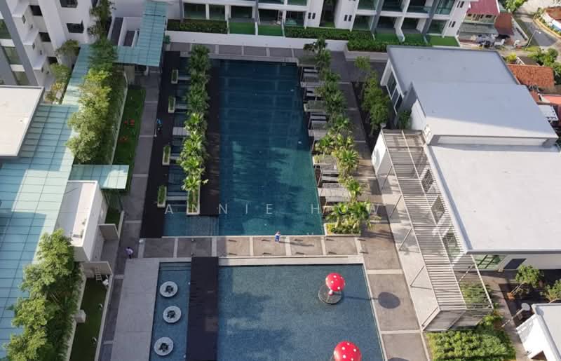 Kondominium untuk Dijual di Ascenda Residence @ Skyarena - Annie How - Pool - PropertyGuru.com.my