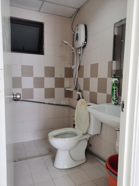 Condominium for Sale at Vista Komanwel A - Ben Ng - Bathroom - PropertyGuru.com.my
