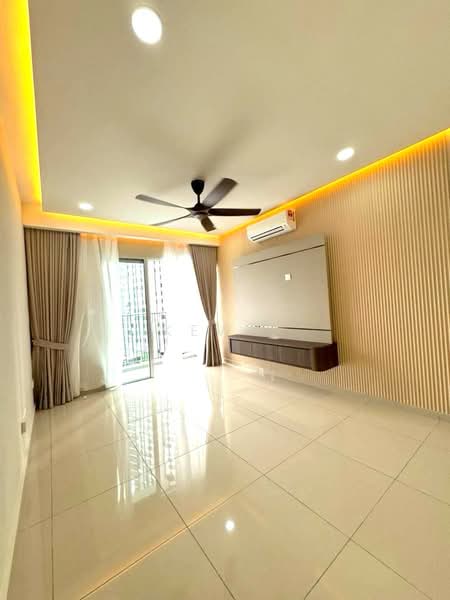 Kondominium untuk Disewa di Residensi Dutamas Dahlia - Kew . - Living Room - PropertyGuru.com.my