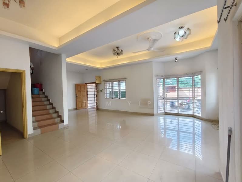 Rumah Berkembar untuk Dijual di Petaling Jaya (Selangor) - Tom Yip - Living Room - PropertyGuru.com.my