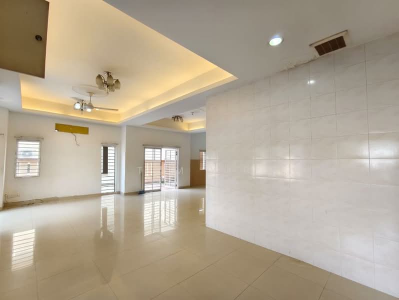 Rumah Berkembar untuk Dijual di Petaling Jaya (Selangor) - Tom Yip - Living Room - PropertyGuru.com.my