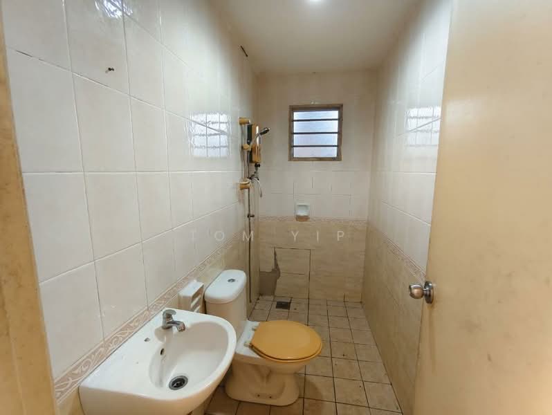 Rumah Berkembar untuk Dijual di Petaling Jaya (Selangor) - Tom Yip - Bathroom - PropertyGuru.com.my