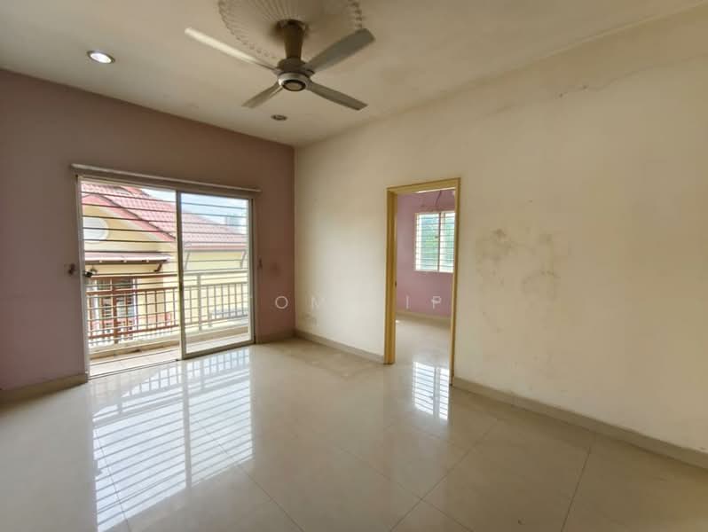 Rumah Berkembar untuk Dijual di Petaling Jaya (Selangor) - Tom Yip - Living Room - PropertyGuru.com.my