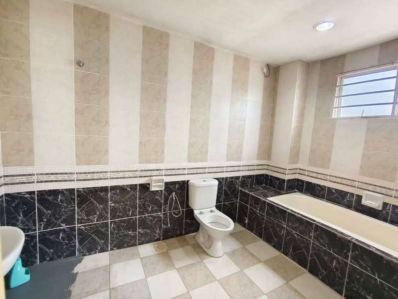 Rumah Berkembar untuk Dijual di Petaling Jaya (Selangor) - Tom Yip - Bathroom - PropertyGuru.com.my