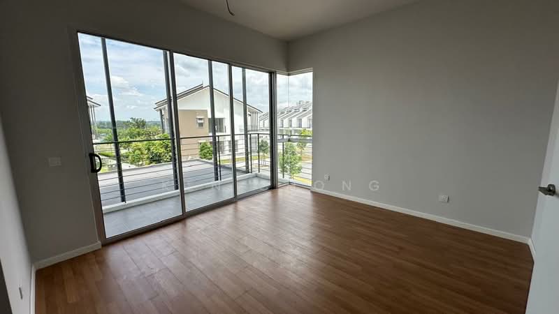 Rumah Teres 2 Tingkat untuk Dijual di Tamansari (Rawang) - Ken Chong - Balcony - PropertyGuru.com.my