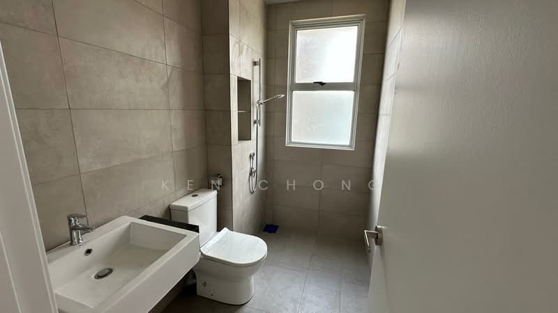 Rumah Teres 2 Tingkat untuk Dijual di Tamansari (Rawang) - Ken Chong - Bathroom - PropertyGuru.com.my