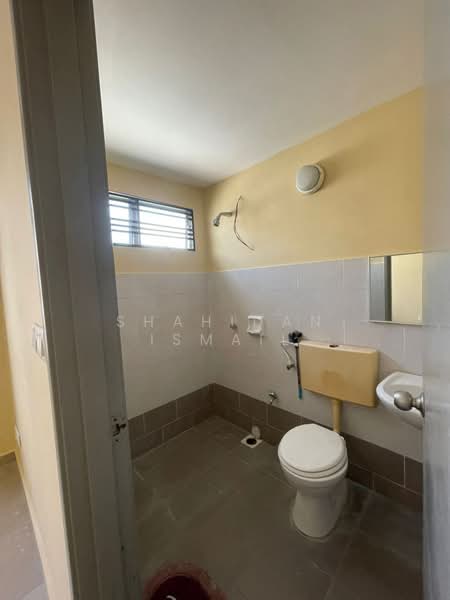 2-storey Terraced House for Sale in Bandar Enstek (Negeri Sembilan) - Shahidan Ismail - Bathroom - PropertyGuru.com.my