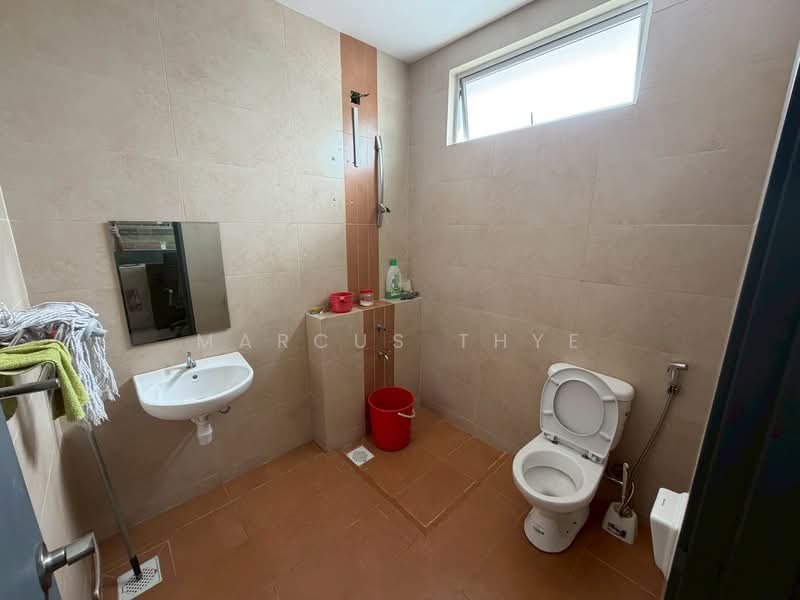 Rumah Kluster untuk Dijual di Taman Daya (Johor Bahru) - Marcus Thye - Bathroom - PropertyGuru.com.my