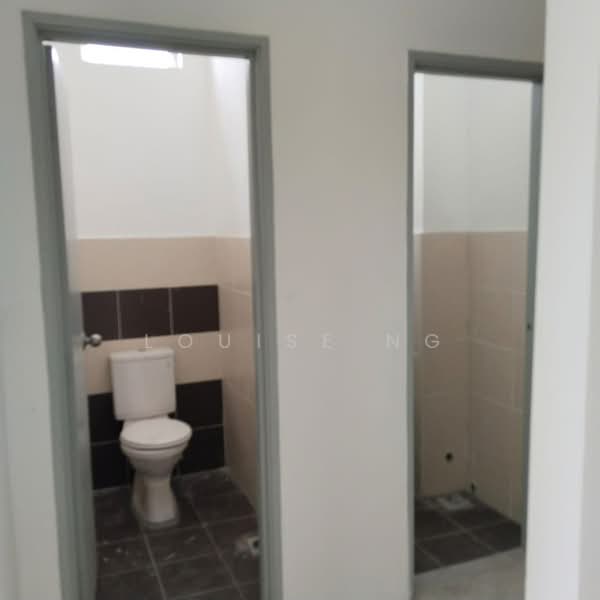 Factory for Rent in Iskandar Puteri (Nusajaya) (Johor) - Louise Ng - Bathroom - PropertyGuru.com.my