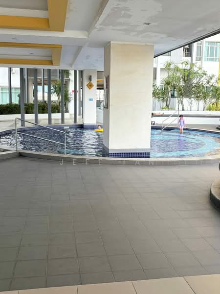 Kondominium untuk Disewa di The Majestic - Jeff Tan - Pool - PropertyGuru.com.my
