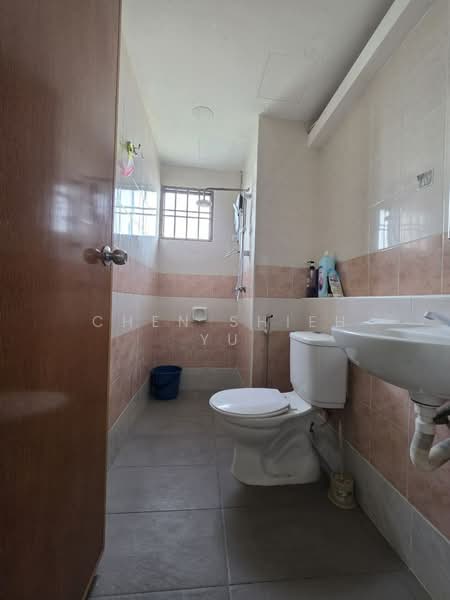 Apartment for Sale at Danga View Apartment - Chen Shieh Yu - Bathroom - PropertyGuru.com.my