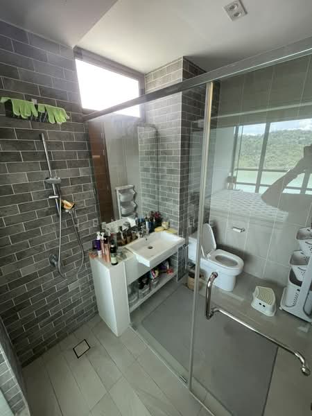 Kondominium untuk Dijual di Queens Residences Q1 @ Queens Waterfront - Jenn Chei Teoh - Bathroom - PropertyGuru.com.my