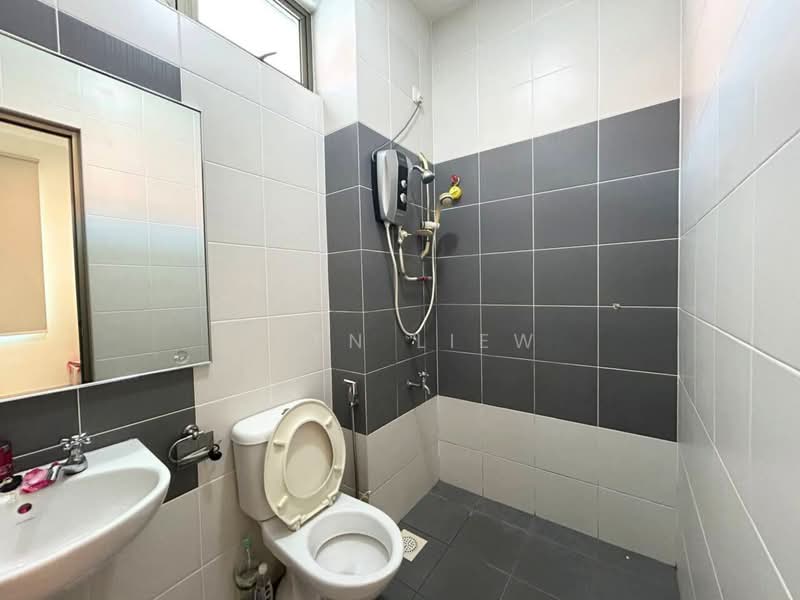Rumah Kluster untuk Dijual di Taman Sutera Utama (Skudai) - Eden Liew - Bathroom - PropertyGuru.com.my
