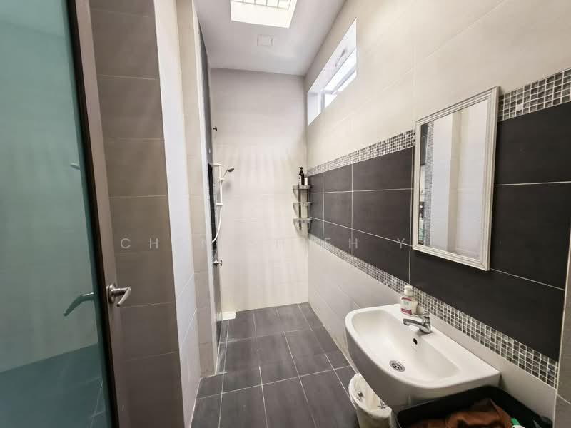 Rumah Berkembar untuk Dijual di Taman Sutera Utama (Skudai) - Chen Shieh Yu - Bathroom - PropertyGuru.com.my