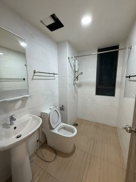 Servis Apartment untuk Disewa di Country Garden Central Park - Teik Shen - Bathroom - PropertyGuru.com.my