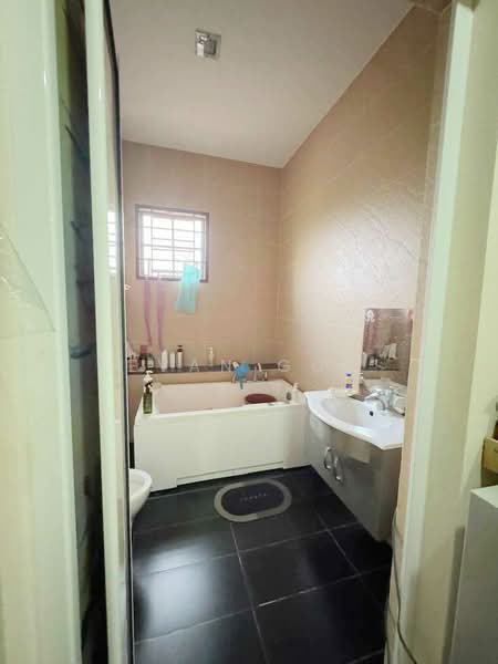 Rumah Berkembar untuk Dijual di Bandar Nusaputra (Puchong) - Evan Goh - Bathroom - PropertyGuru.com.my
