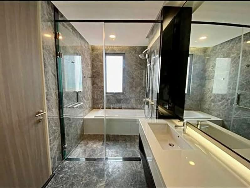 Servis Apartment untuk Dijual di Straits Residences - Quvee Ooi - Bathroom - PropertyGuru.com.my