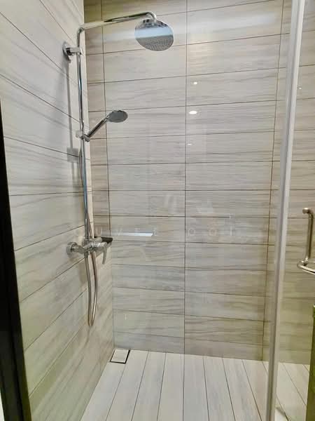 Servis Apartment untuk Dijual di Straits Residences - Quvee Ooi - Bathroom - PropertyGuru.com.my