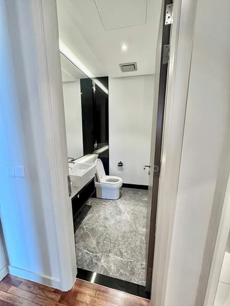 Servis Apartment untuk Dijual di Straits Residences - Quvee Ooi - Bathroom - PropertyGuru.com.my
