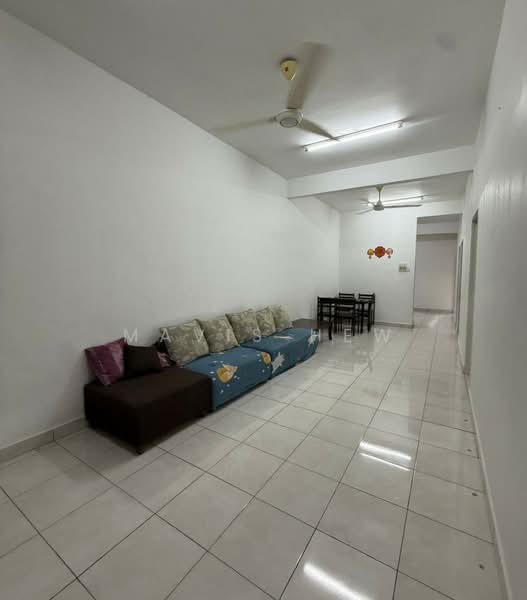 Rumah Teres 1 Tingkat untuk Disewa di Taman Mount Austin (Tebrau) - Mavis Hew - Living Room - PropertyGuru.com.my