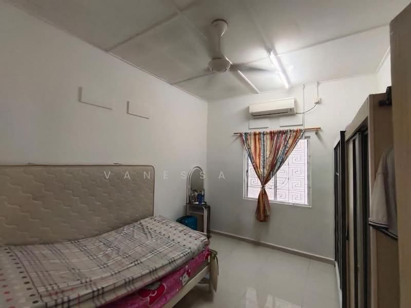 1-storey Terraced House for Sale in Taman Century (Johor Bahru) - Vanessa Lim - Bedroom - PropertyGuru.com.my