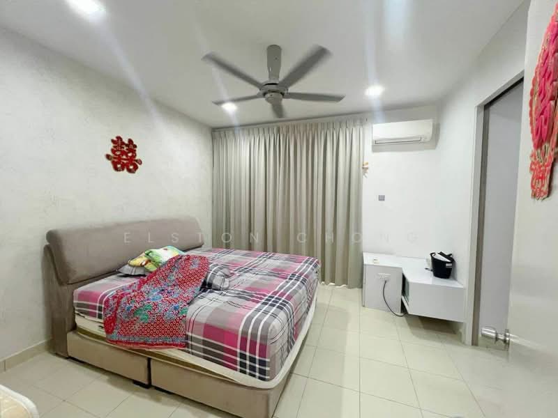 Rumah Teres 2 Tingkat untuk Dijual di Taman Seri Austin (Tebrau) - Elston Chong - Bedroom - PropertyGuru.com.my